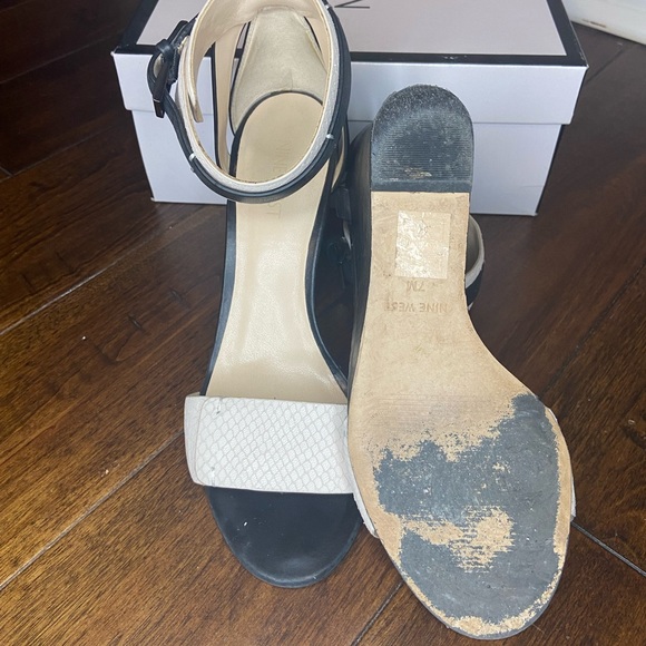 Nine West Leather Black and White Wedge Size 7 - Picture 5 of 7